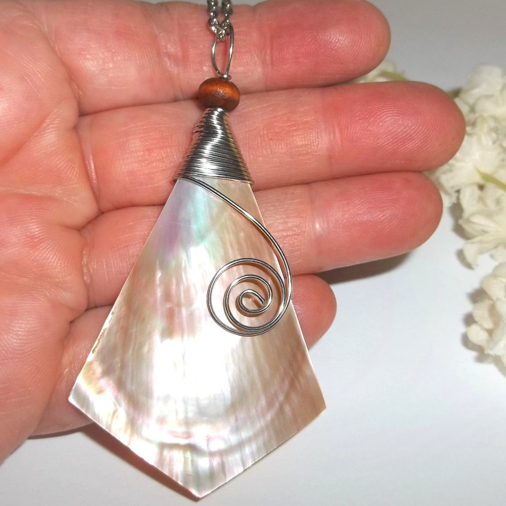 Orange Pre-owned Necklace, Necklace, Shell Necklace, Wire Wrapped Necklace 7671 - Picture 1 of 8